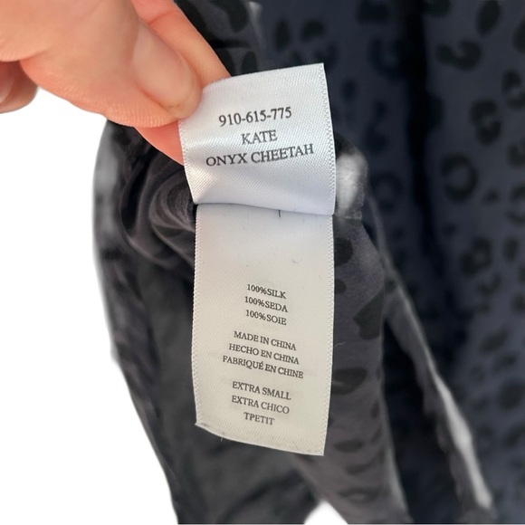 RAILS Kate Onyx Cheetah Silk Button Down Animal Print Shirt Women's Size XS - Picture 8 of 9